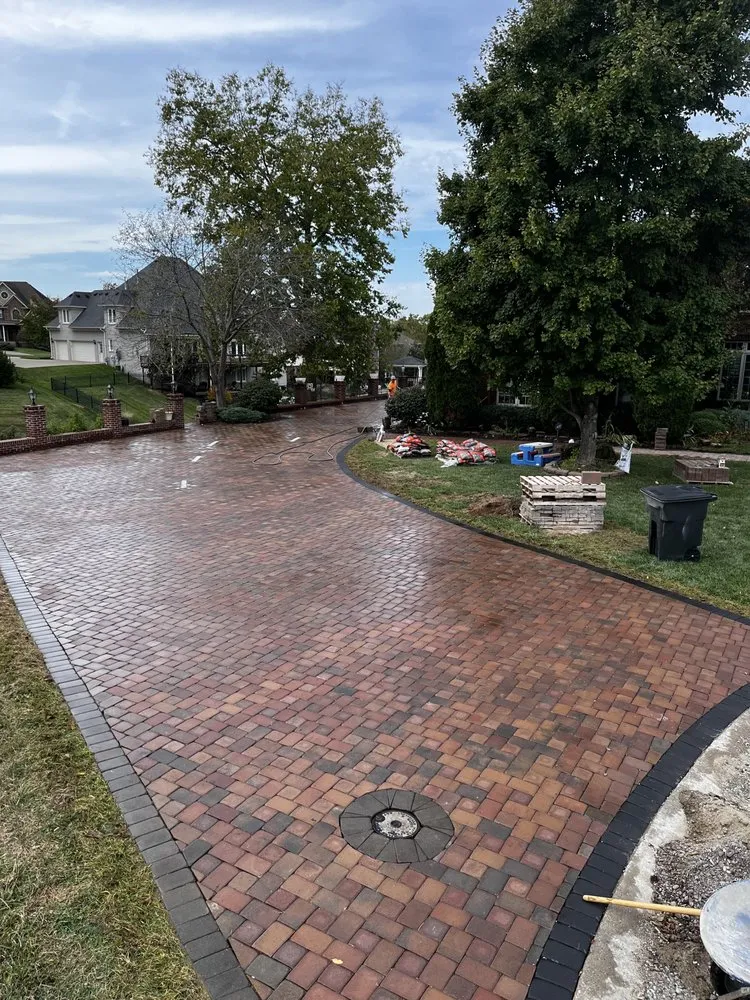 Professional outdoor landscaping experts serving Louisville, KY - Oasis Outdoor Living