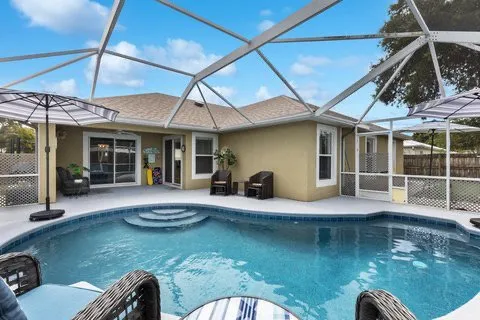 Top-rated yard maintenance in West Palm Beach, FL - Oasis Property M&M