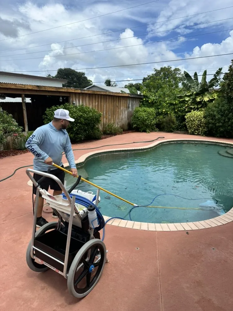 Local lawn care service in West Palm Beach, FL by Oasis Property M&M