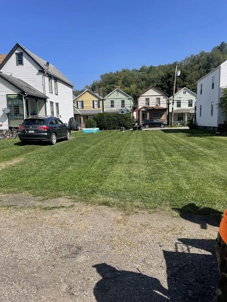 Professional yard cleanup service in Elizabeth, PA - Oats Family LawnCare
