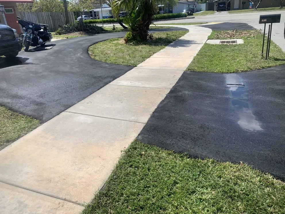 Trusted lawn mowing service in Oakland Park, FL by Ocean View Lawn Service