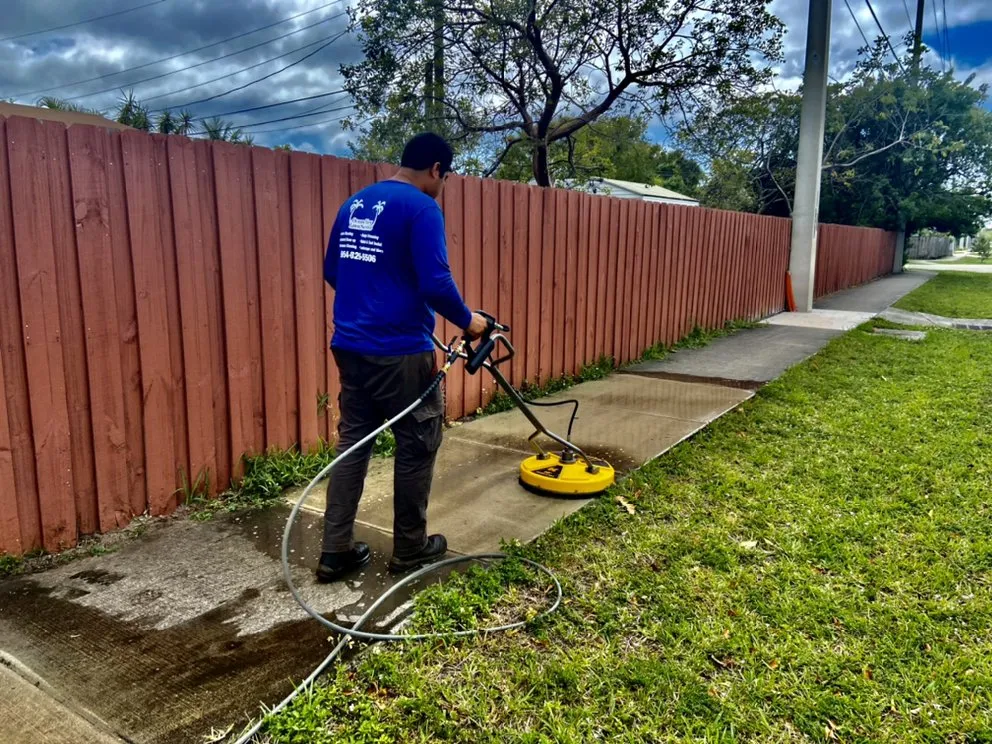 Reliable lawn mowing service experts serving Oakland Park, FL - Ocean View Lawn Service