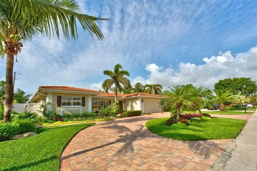 Professional outdoor landscaping experts serving Deerfield Beach, FL - Oceanic Pest Control