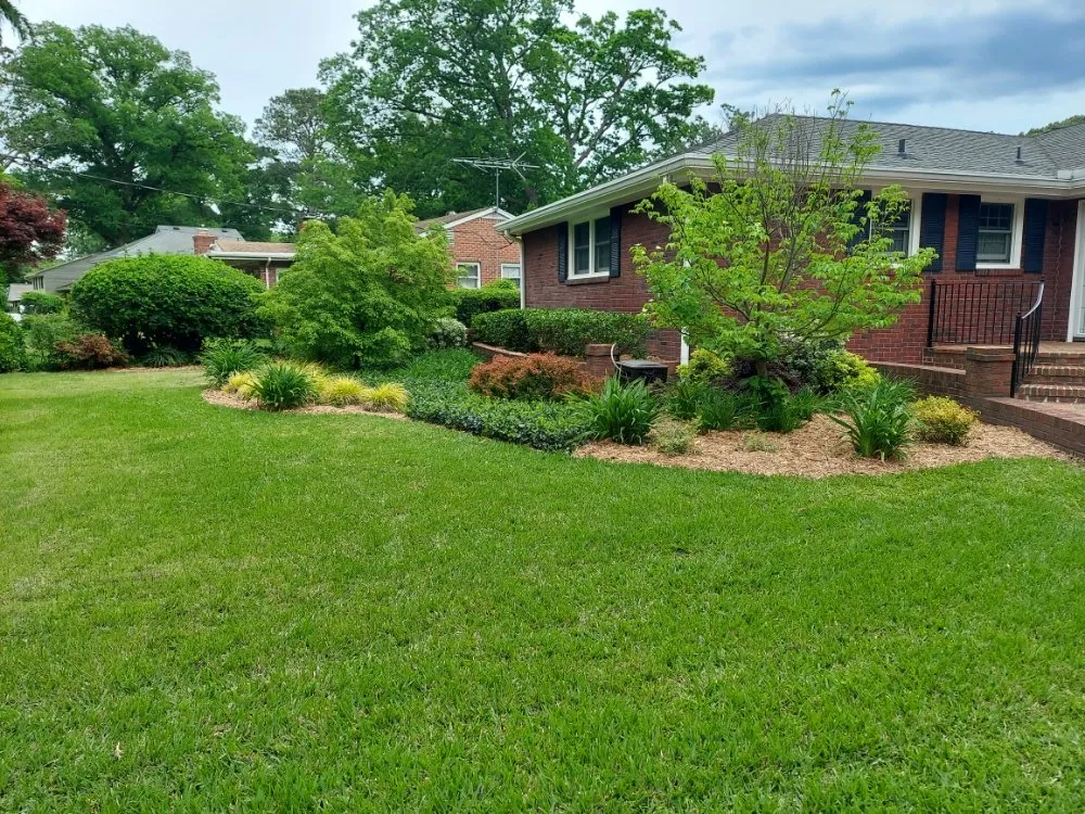 Professional yard maintenance in Norfolk, VA - Oceanview Landscaping
