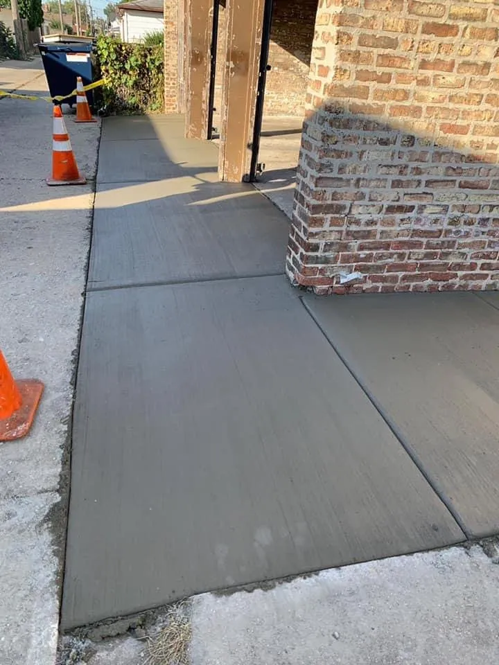 Expert lawn mowing service experts serving Des Plaines, IL - Oceguera Landscaping & Brick Paving