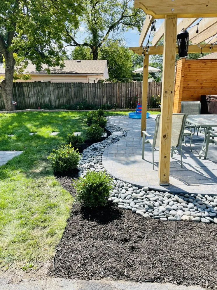 Custom residential landscaping experts serving Des Plaines, IL - Oceguera Landscaping & Brick Paving