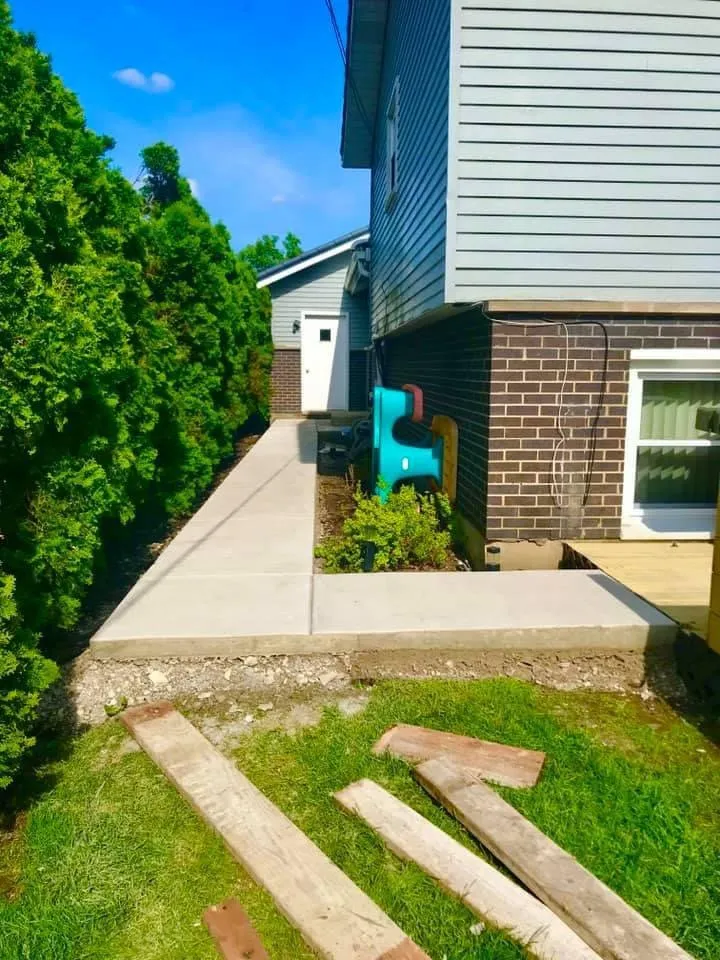 Affordable garden landscaping in Des Plaines, IL by Oceguera Landscaping & Brick Paving