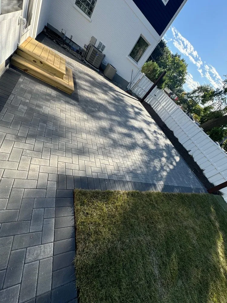 Expert yard maintenance experts serving Des Plaines, IL - Oceguera Landscaping & Brick Paving