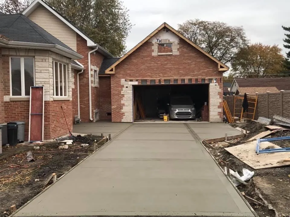 Reliable lawn care service in Des Plaines, IL by Oceguera Landscaping & Brick Paving