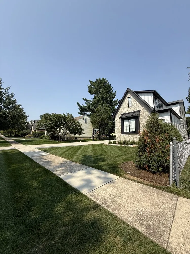 Top-rated yard maintenance in Bensenville, IL by Ochoa's Outdoor Services