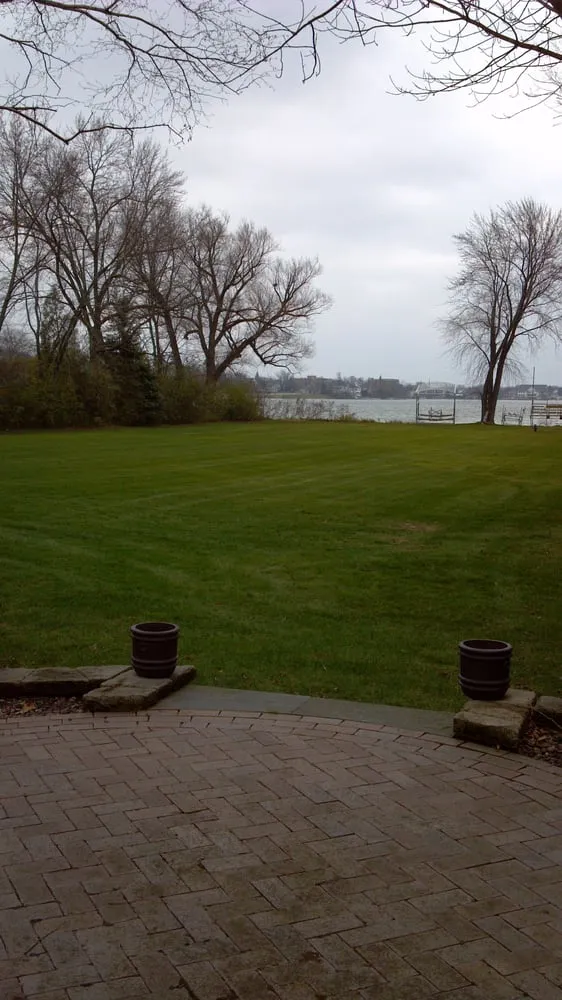 Reliable landscape installation near you across Oconomowoc, WI - Oconomowoc Custom