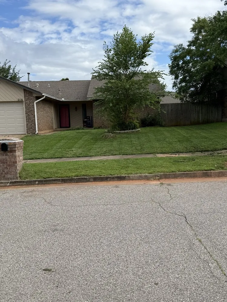 Professional lawn mowing service in Edmond, OK - ODaniel Landscaping