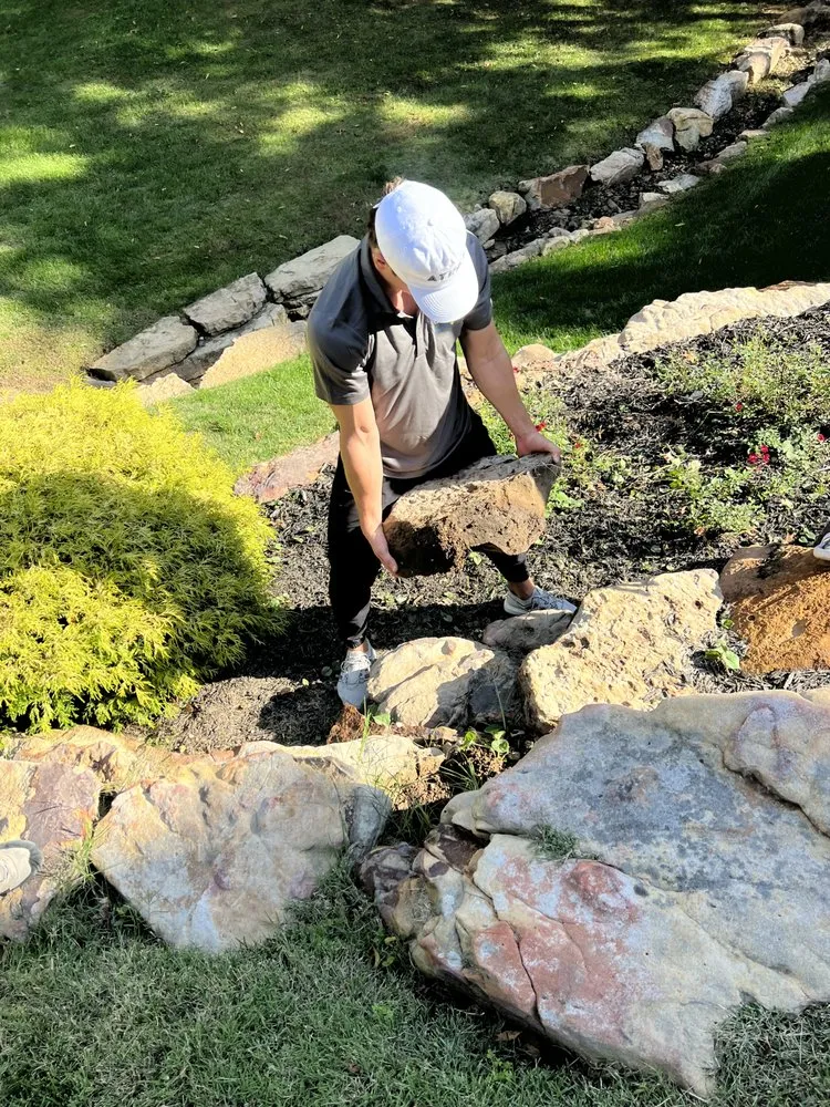 Reliable yard maintenance in Chesterfield, MO - Odd Job Genie