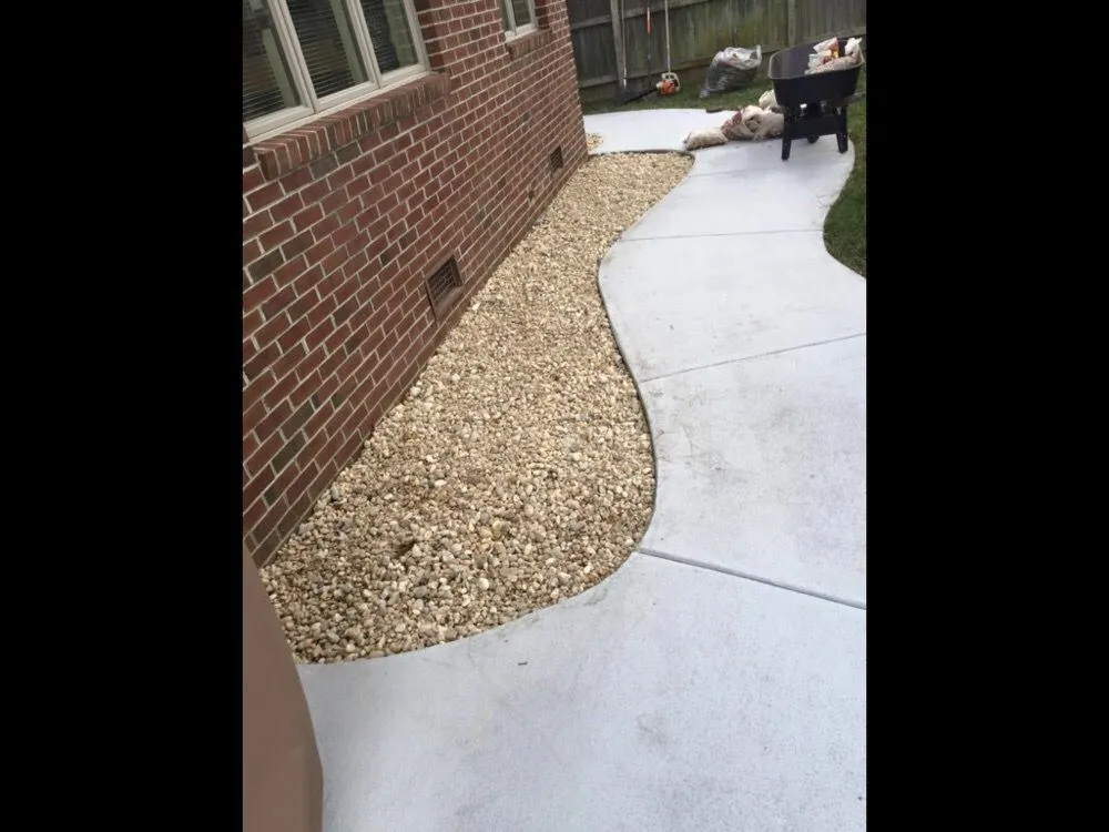 Affordable yard cleanup service for homes in Virginia Beach, VA by Odom Unlimited