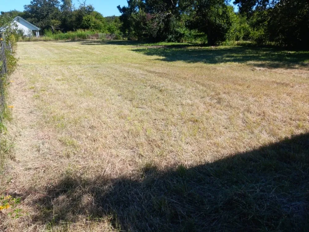 Trusted garden landscaping in Waco, TX by Off The Top Texas Lawn Care