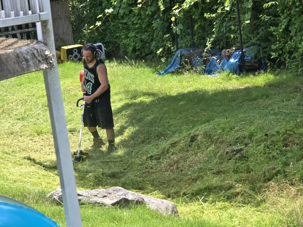 Expert landscaping services near you in Derry, NH by Offline Landscsape