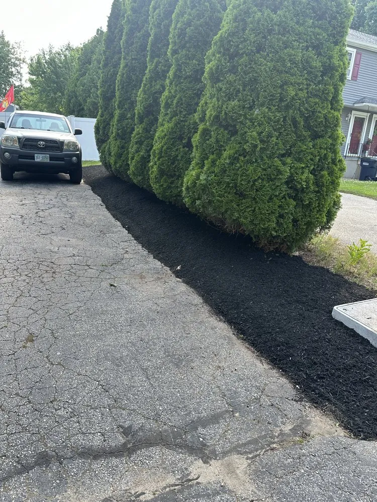 Custom lawn care service in Derry, NH by Offline Landscsape