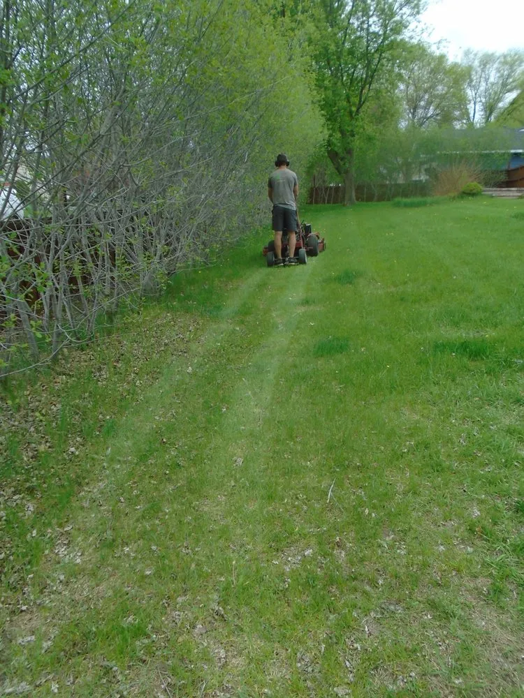 Top-rated yard cleanup service for homes across Cedar e Bethl, MN - Oggs Lawn Care