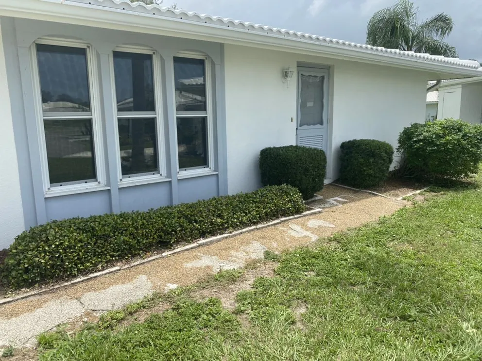 Affordable lawn mowing service experts serving Venice, FL - Ohana Handiwork