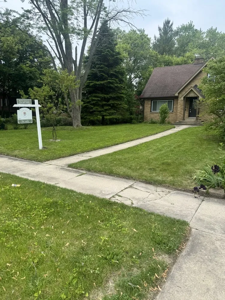 Top-rated yard maintenance for homes in Grayslake, IL by Ol’ Red Landscaping