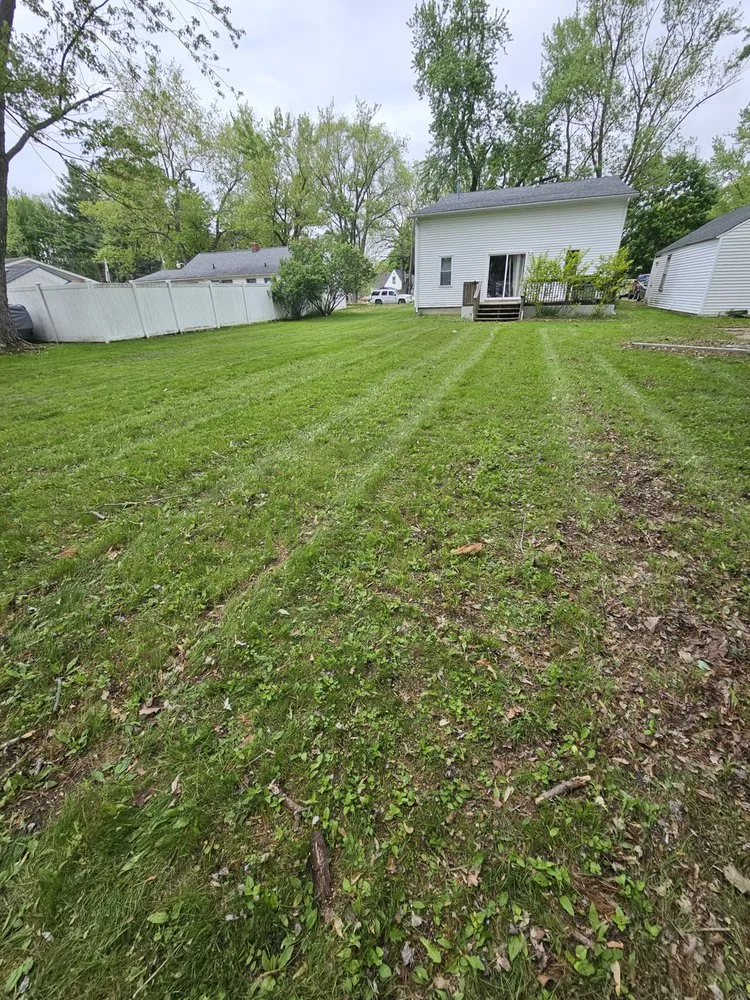Professional lawn mowing service near you in Owosso, MI by Oldhams Lawncare