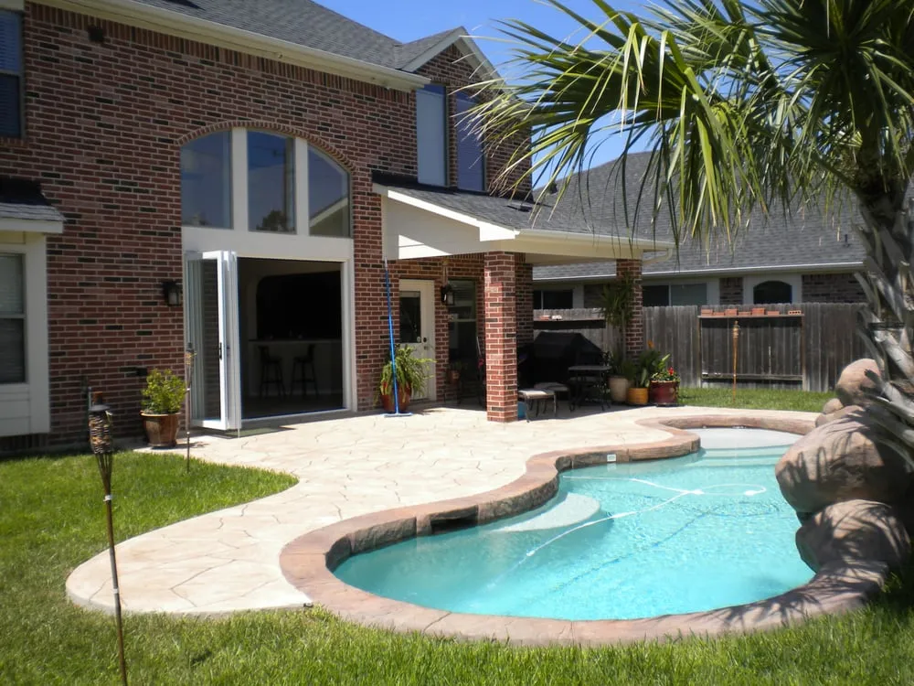 Custom yard maintenance in Katy, TX - OLeary Pools and Design
