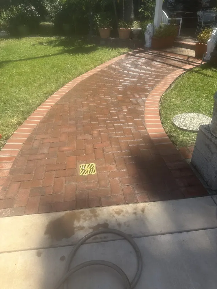 Local yard maintenance in Brentwood, CA by Olivarez Landscape