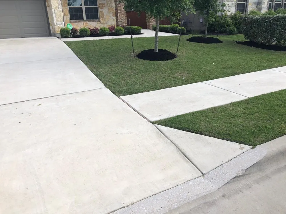 Affordable garden landscaping in Leander, TX by Olvera Lawn Service
