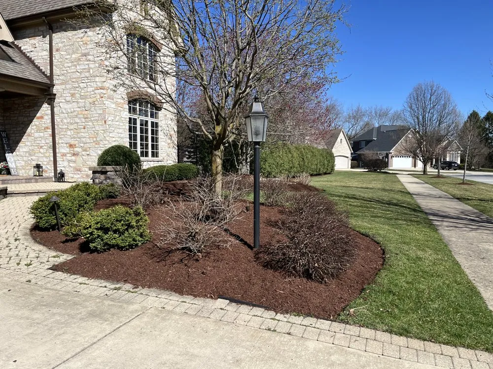 Professional lawn mowing service in Aurora, IL - Olveras landscaping