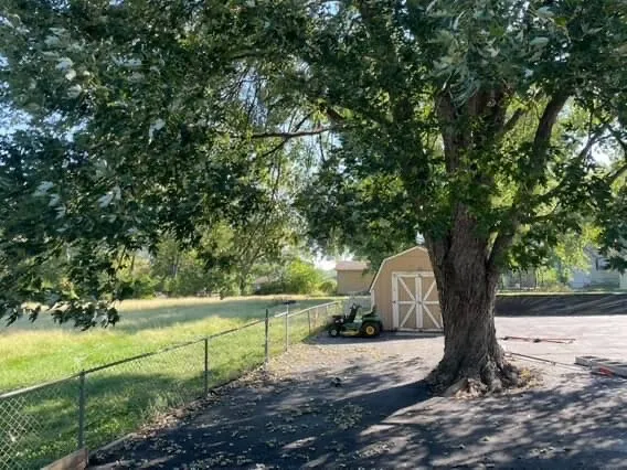 Professional garden landscaping near you in Independence, MO by Olympic Yard Works