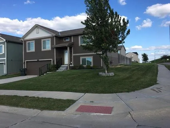 Affordable yard maintenance experts serving Omaha, NE - Omaha Golden Gate