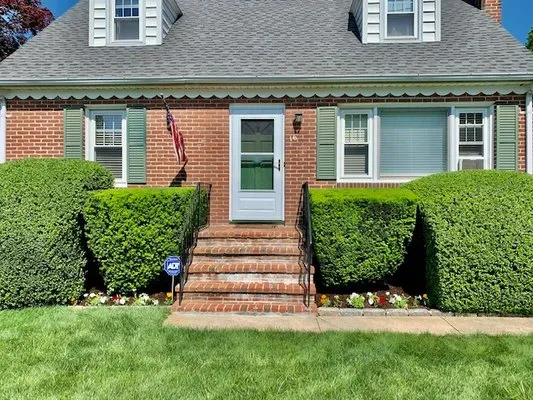 Oman's Garden Center Logo