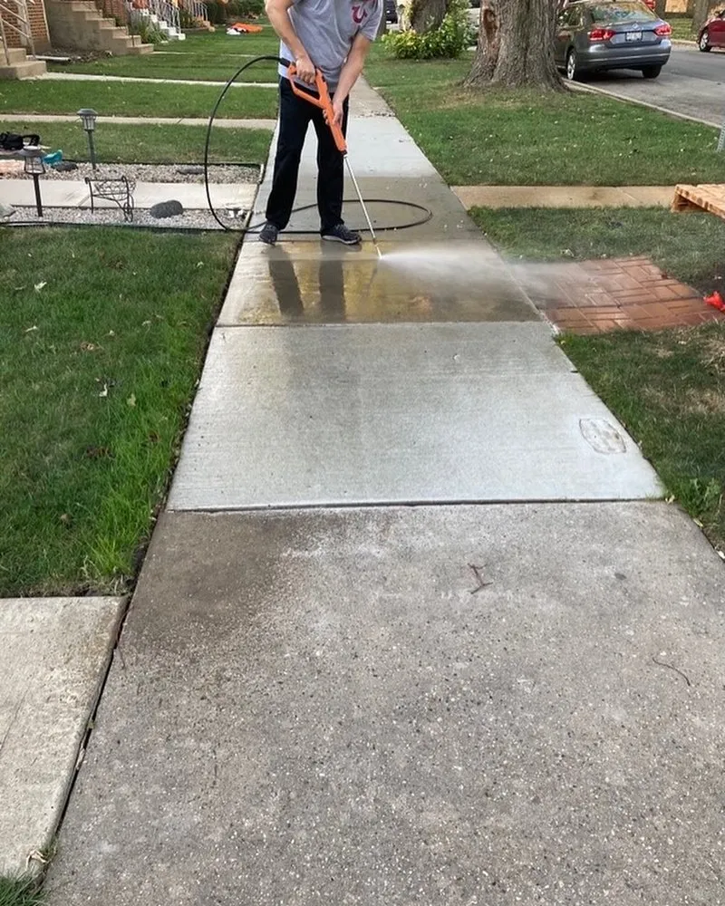 Reliable lawn care service in Berwyn, IL by Omar C Lawn