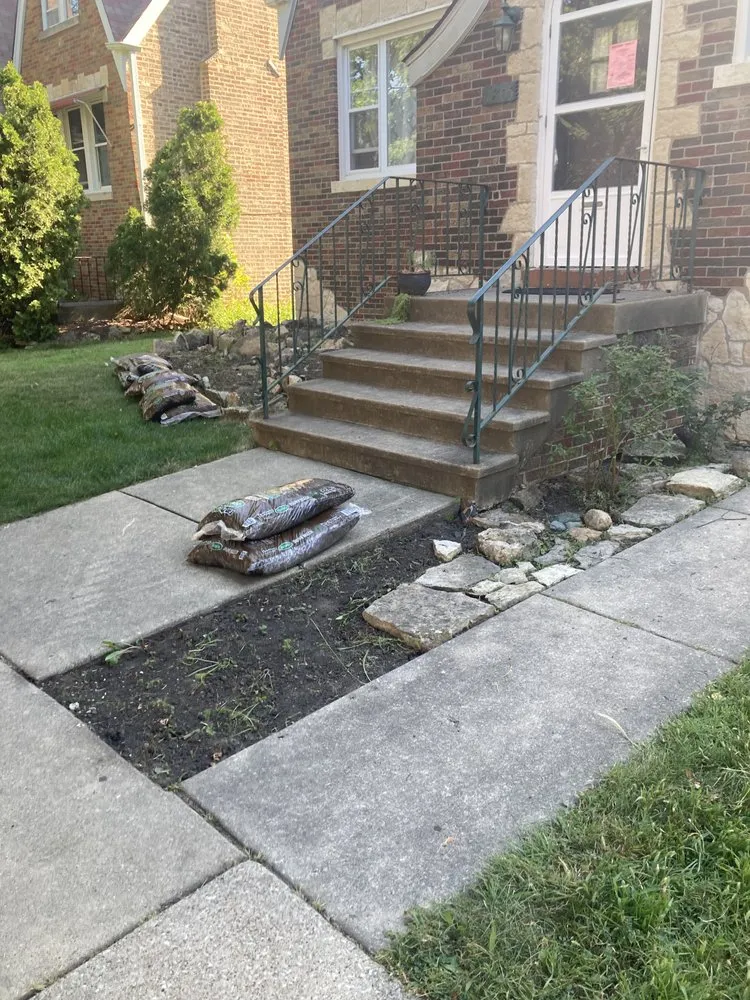 Local lawn care service experts serving Berwyn, IL - Omar C Lawn