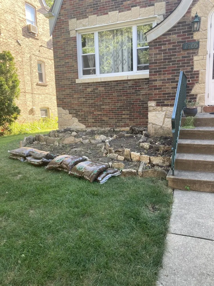 Custom lawn care service in Berwyn, IL by Omar C Lawn