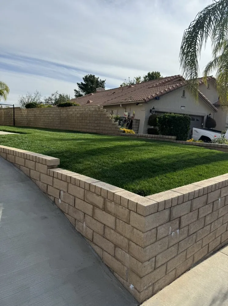 Affordable yard maintenance for residential properties in Santa Clarita, CA by Omar Landscaping Service