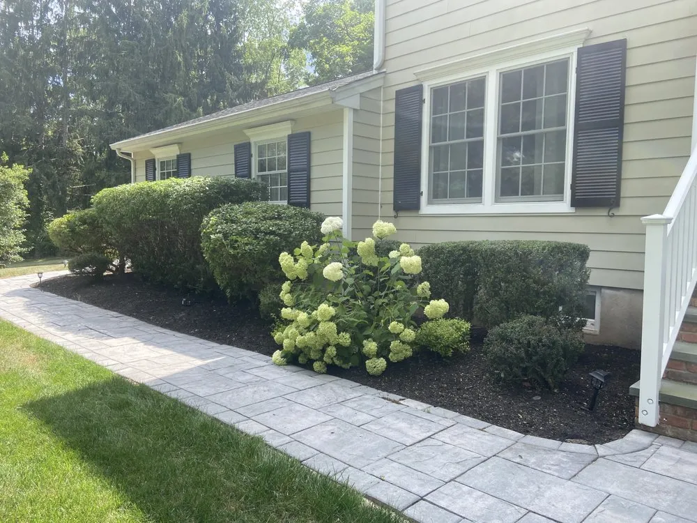 Custom lawn care service with custom design in Bernardsville, NJ by O.Marroquín
