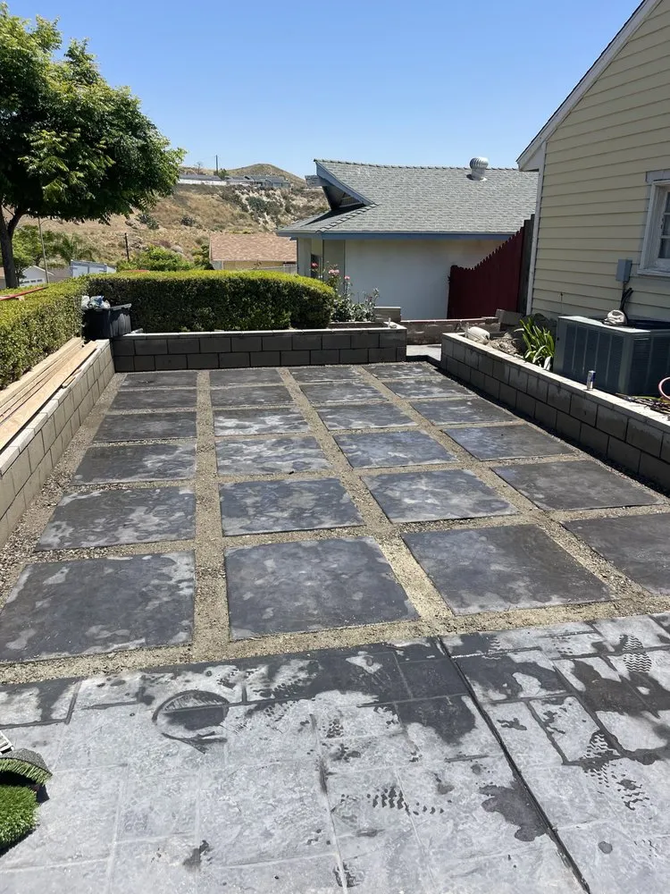 Local garden landscaping for year-round maintenance in Santa Clarita, CA by Omar’s Concrete & Paving