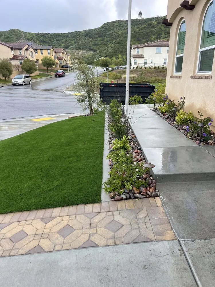Trusted yard cleanup service in Santa Clarita, CA by Omar’s Concrete & Paving