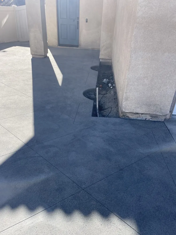 Reliable lawn care service in Santa Clarita, CA by Omar’s Concrete & Paving