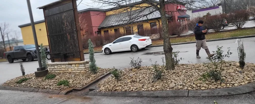 Local landscaping services experts serving Bowling Green, KY - Omar´s Landscaping