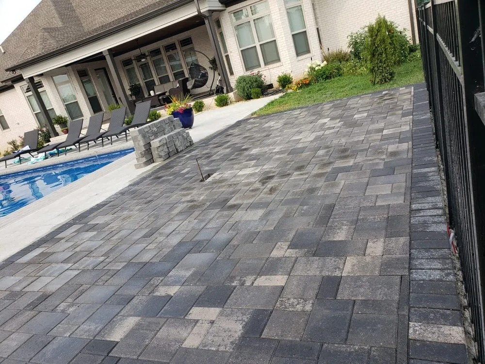 Professional residential landscaping for beautiful yards across Bowling Green, KY - Omar´s Landscaping