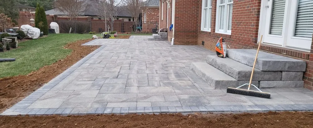 Custom lawn mowing service near you across Bowling Green, KY - Omar´s Landscaping