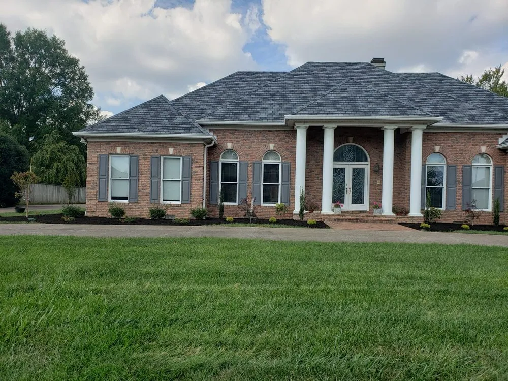 Custom garden landscaping experts serving Bowling Green, KY - Omar´s Landscaping