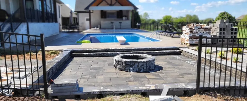 Custom outdoor landscaping in Bowling Green, KY by Omar´s Landscaping