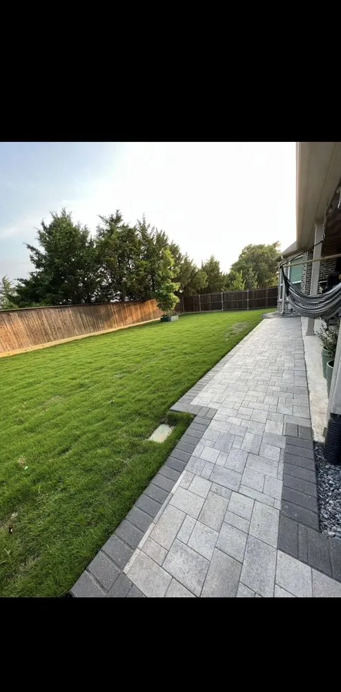 Local yard cleanup service for residential properties in Everett, WA by Omar’s Landscaping