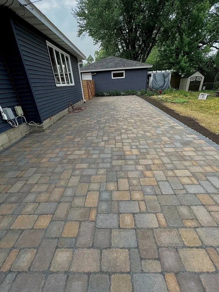 Expert lawn care service experts serving Bloomington, MN - Omega Land-Care