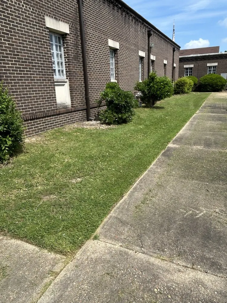 Top-rated landscape design in Autaugaville, AL - On Handz Pressure Washing And Lawn Service