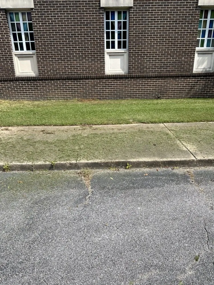 Custom residential landscaping experts serving Autaugaville, AL - On Handz Pressure Washing And Lawn Service