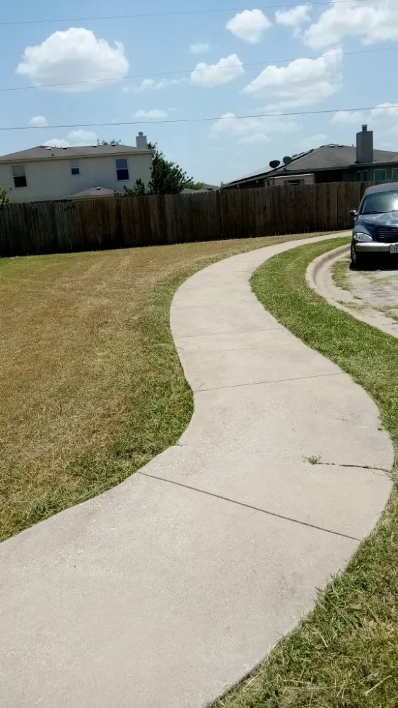 Top-rated garden landscaping for outdoor upgrades in Killeen, TX by On the go lawn and landscaping services